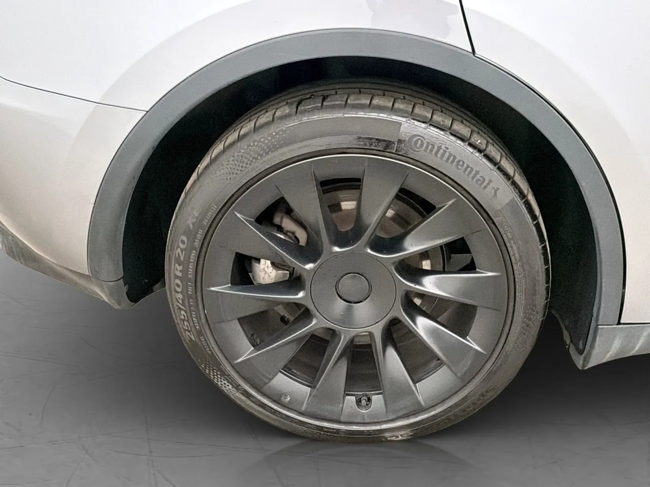 Tesla Model Y bild 32