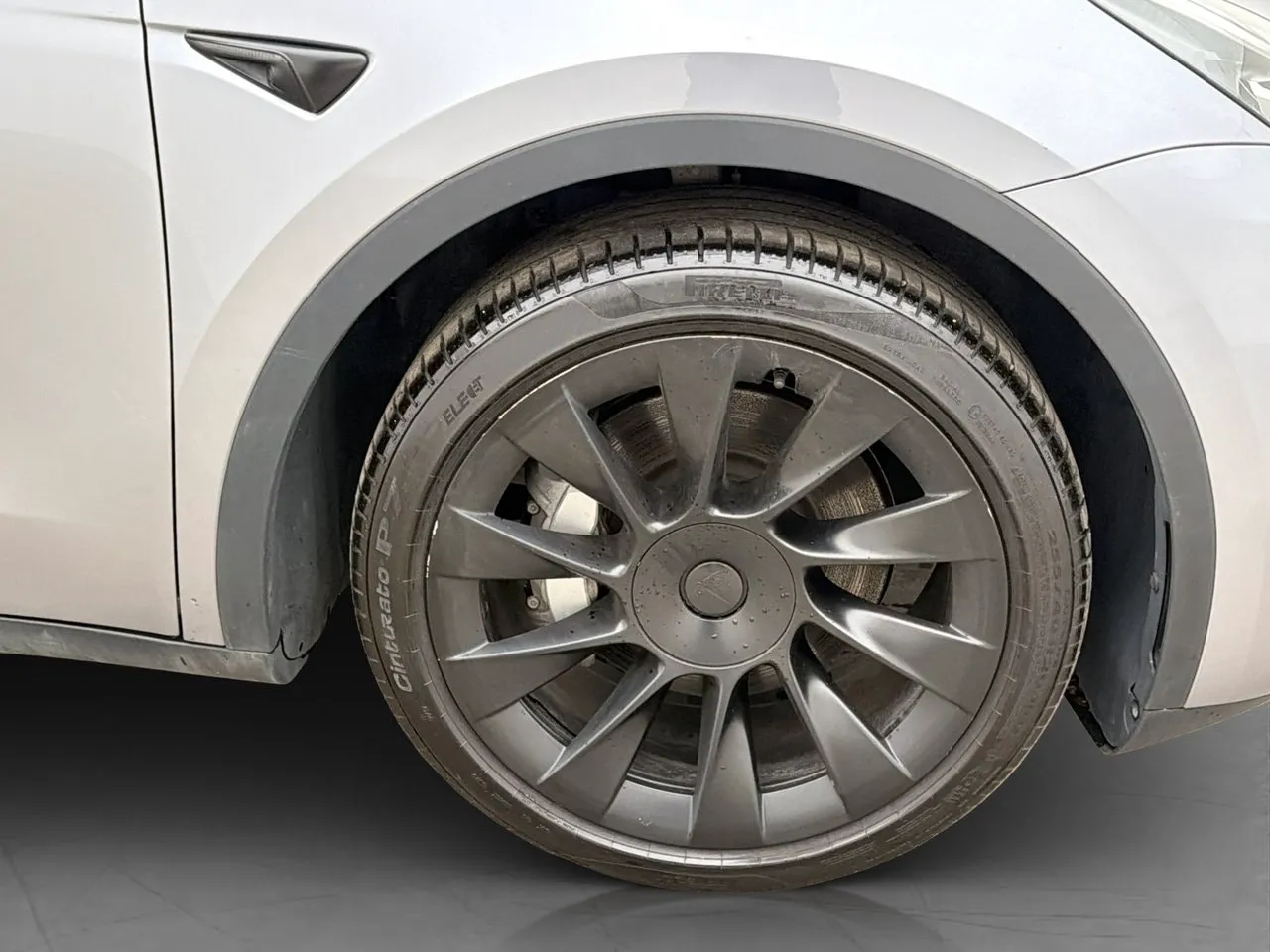 Tesla Model Y bild 33