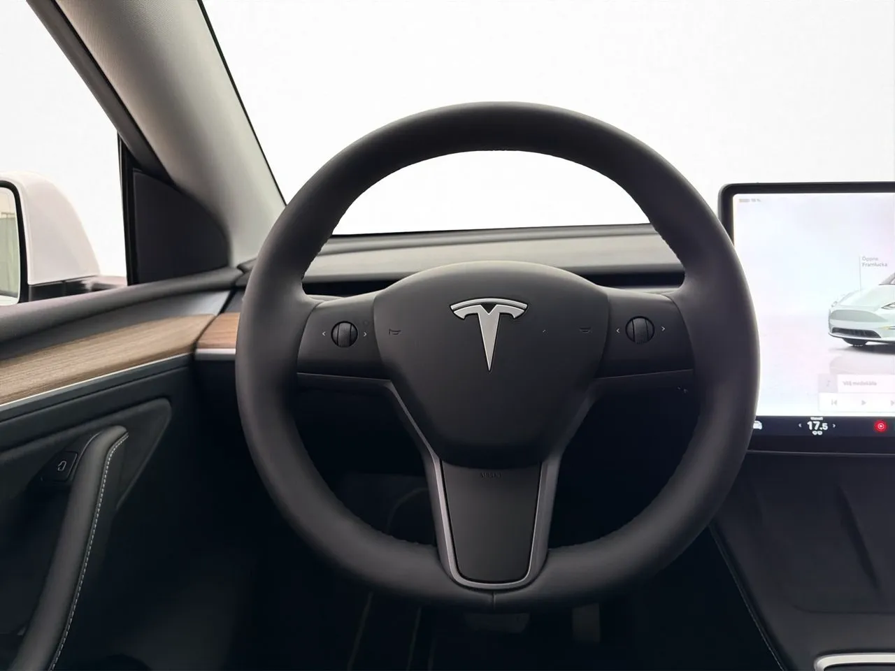 Tesla Model Y bild 17