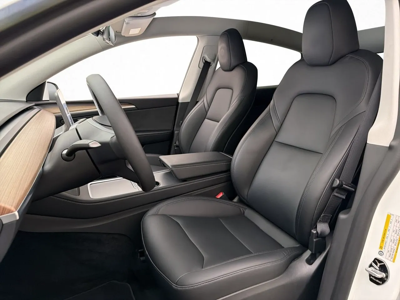 Tesla Model Y bild 15