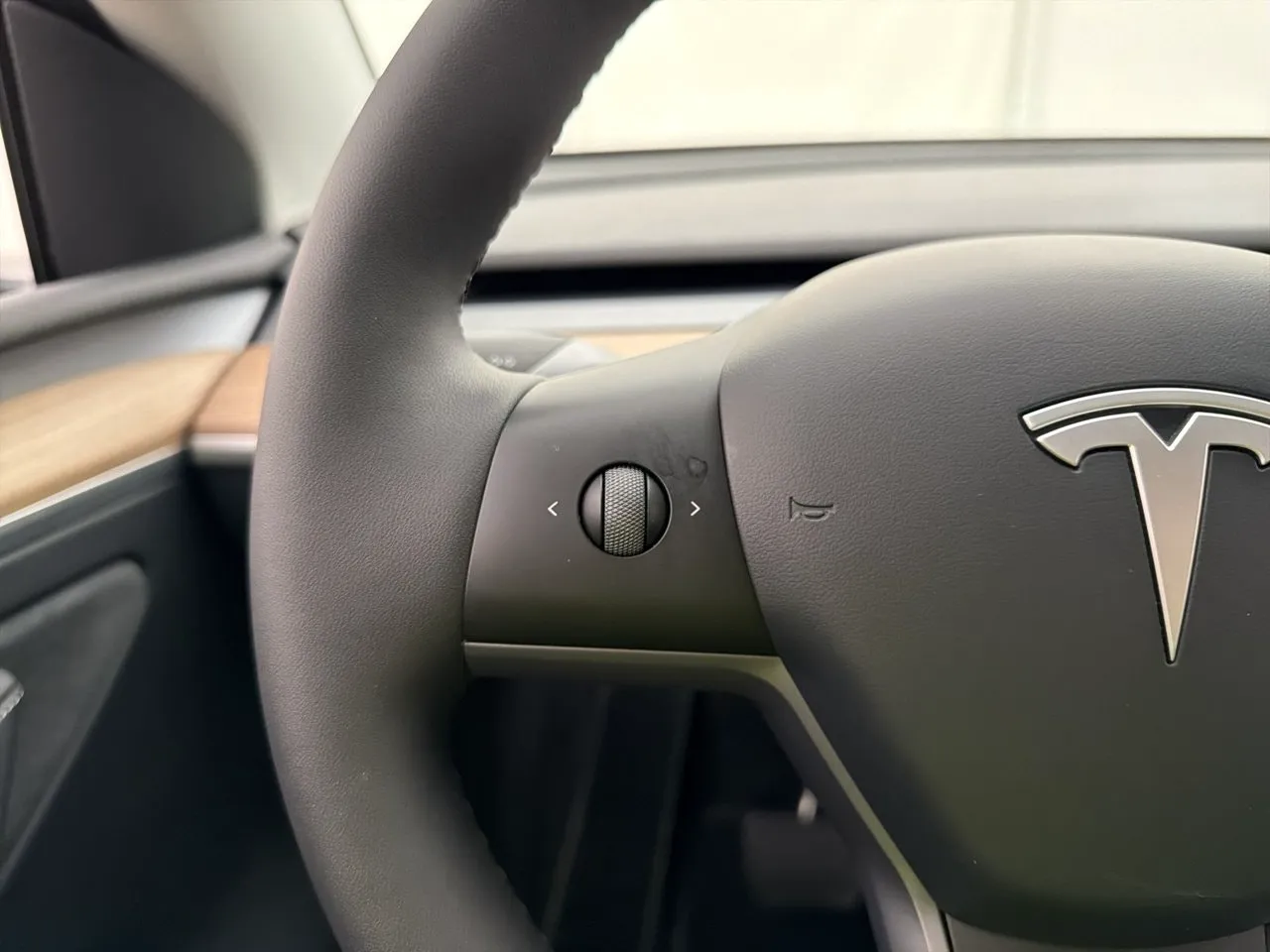 Tesla Model Y bild 18