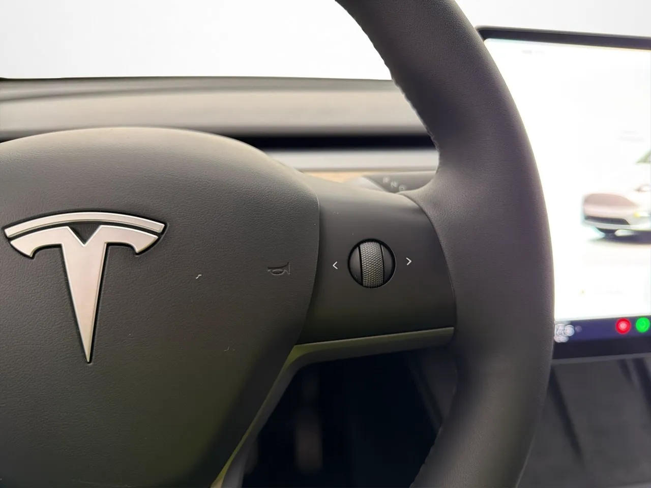 Tesla Model Y bild 19