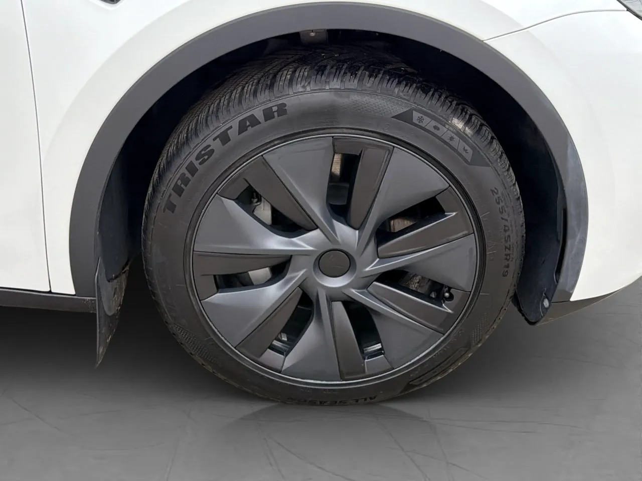 Tesla Model Y bild 35
