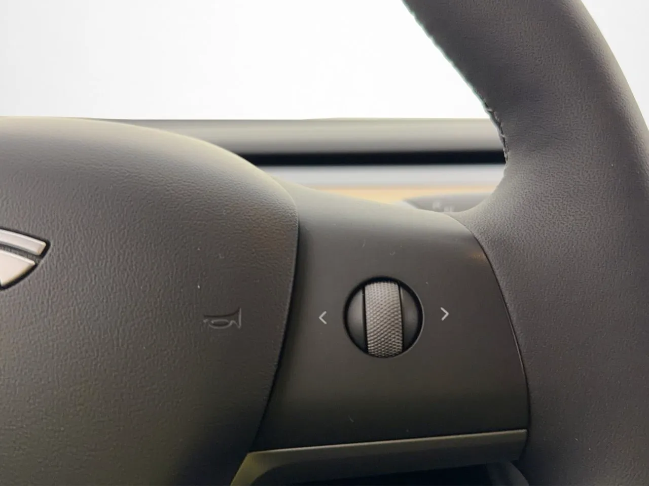 Tesla Model Y bild 16
