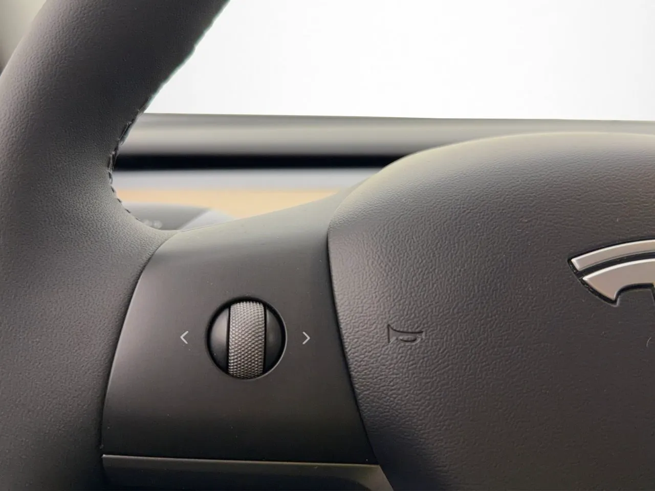 Tesla Model Y bild 15