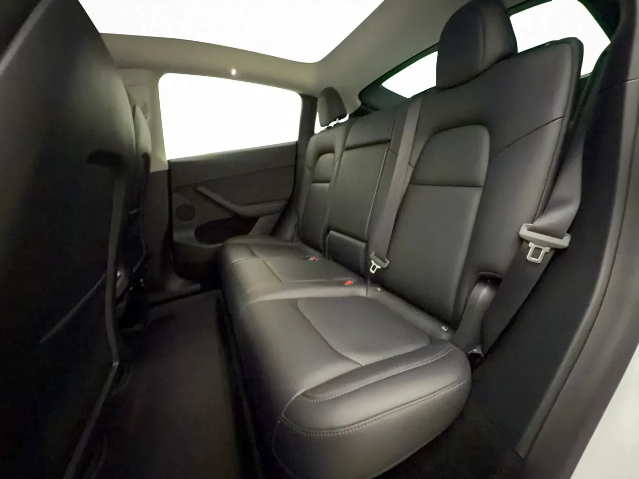 Tesla Model Y bild 28