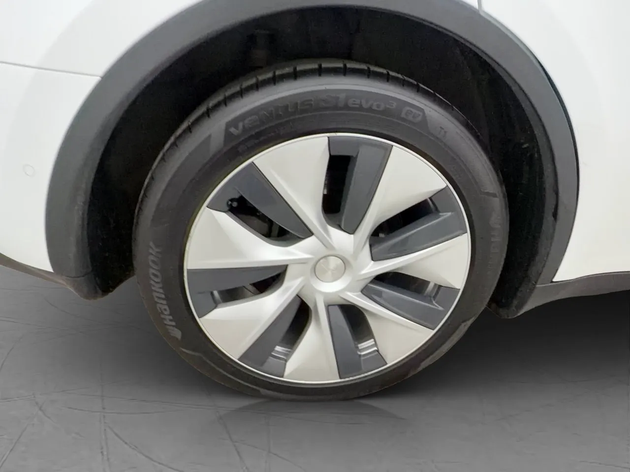 Tesla Model Y bild 33