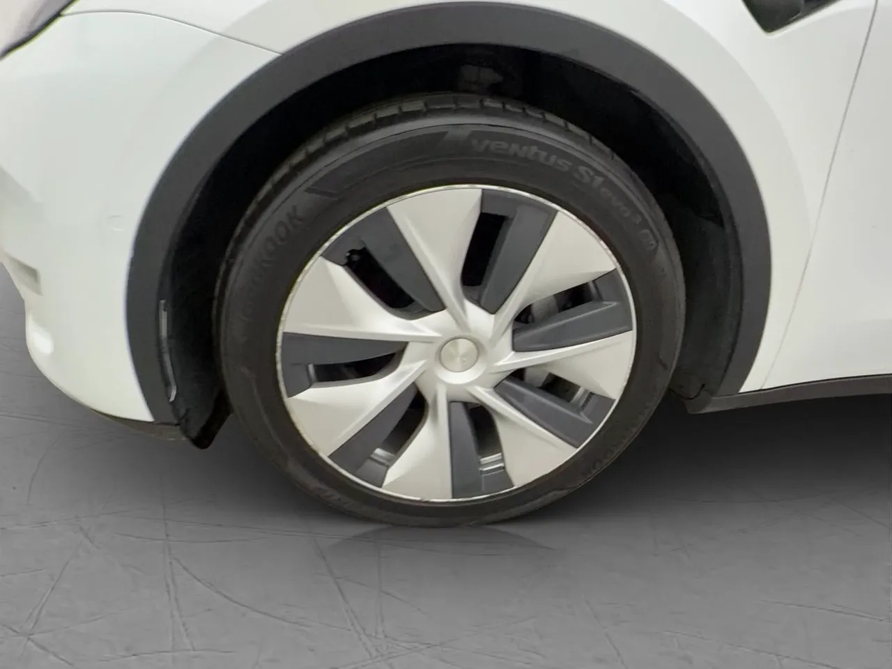 Tesla Model Y bild 31