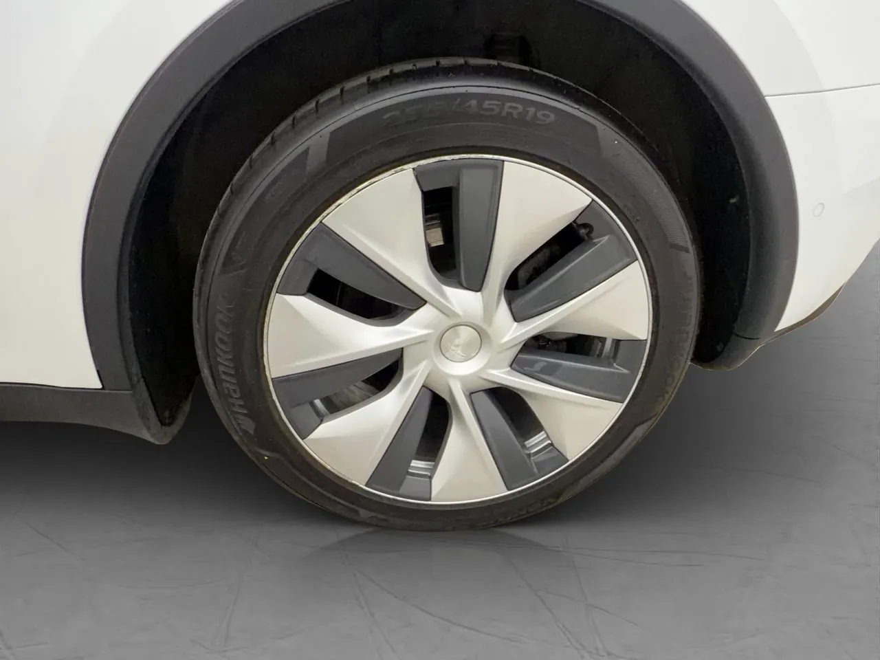 Tesla Model Y bild 32