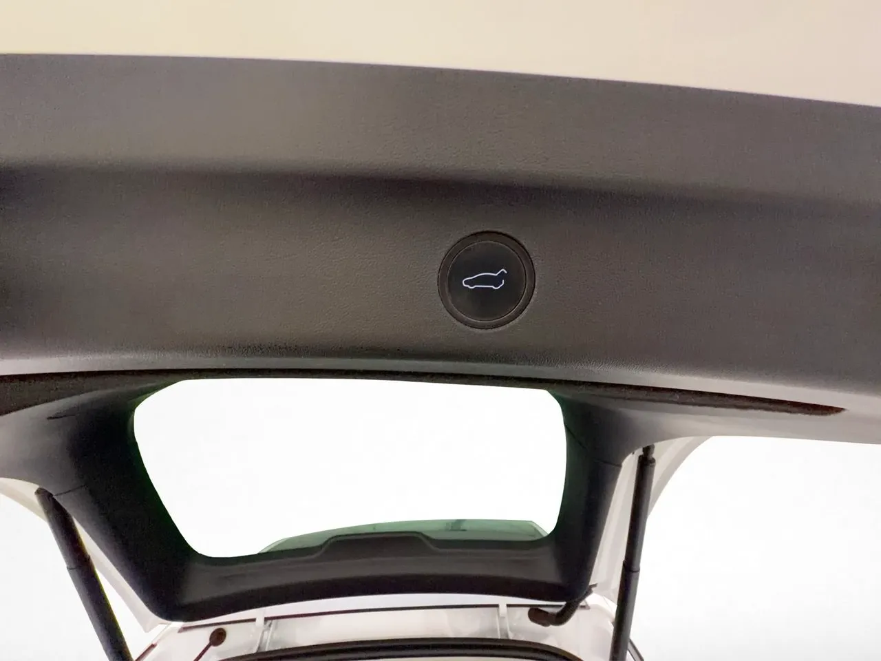 Tesla Model Y bild 30