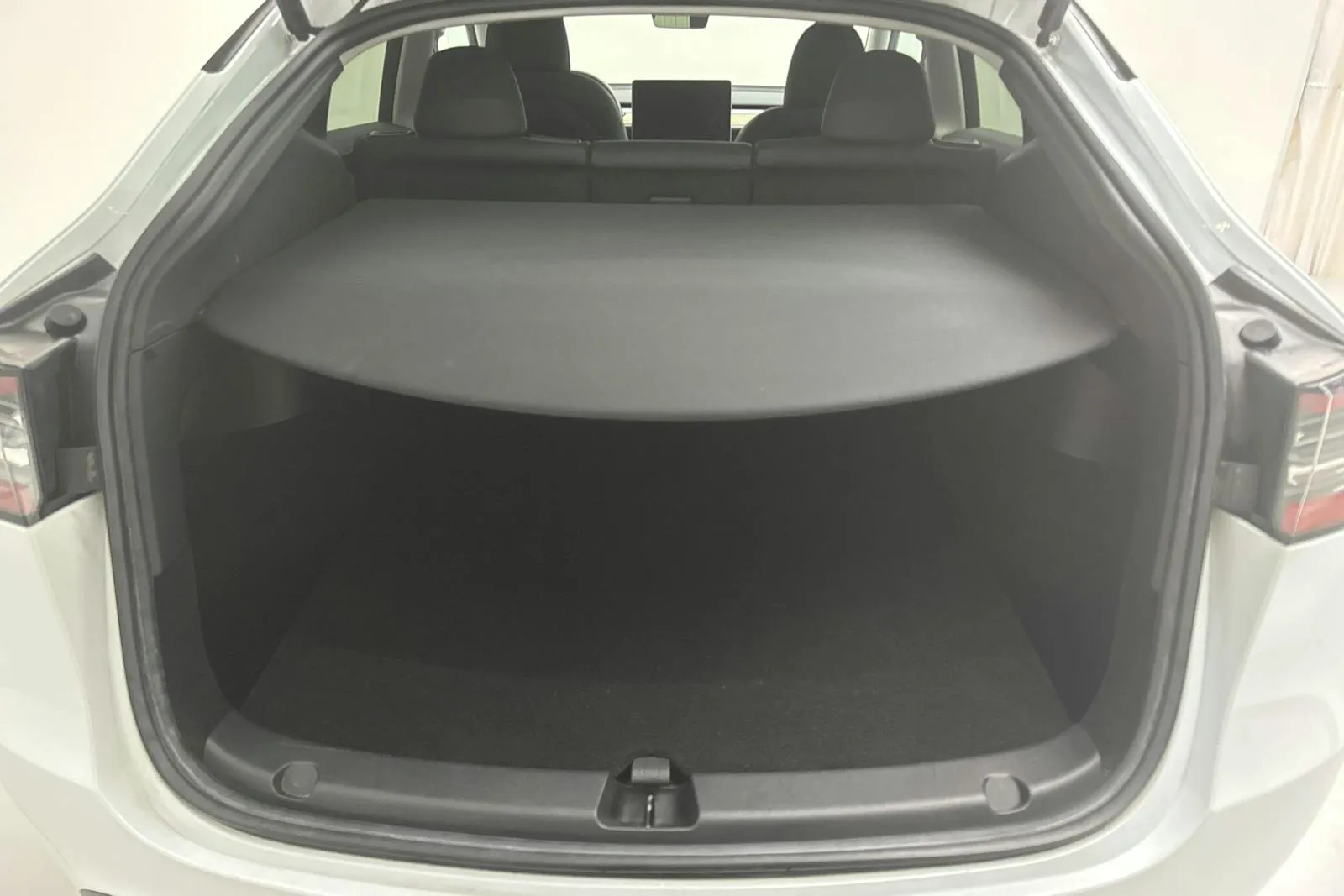 Tesla Model Y bild 9