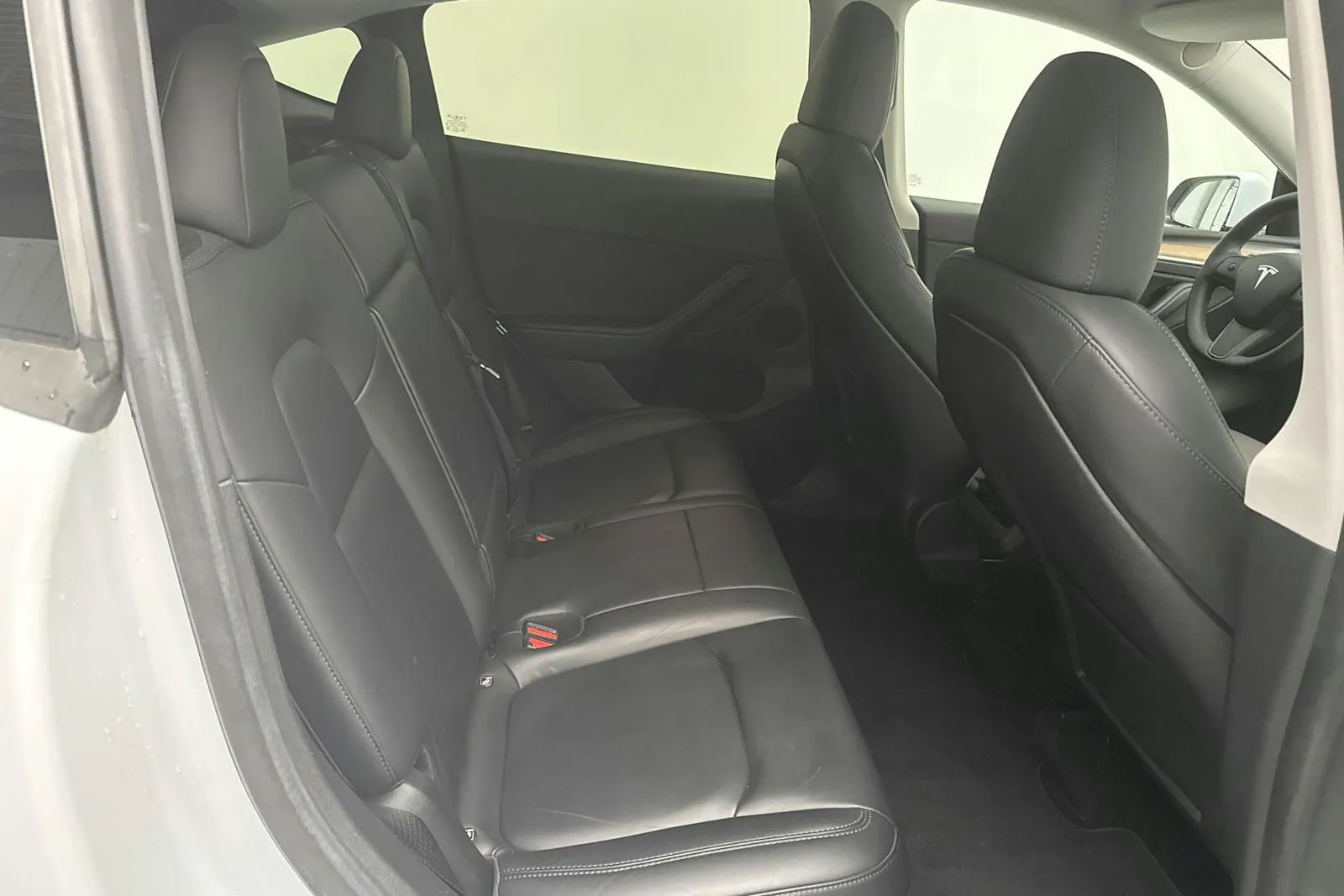 Tesla Model Y bild 8