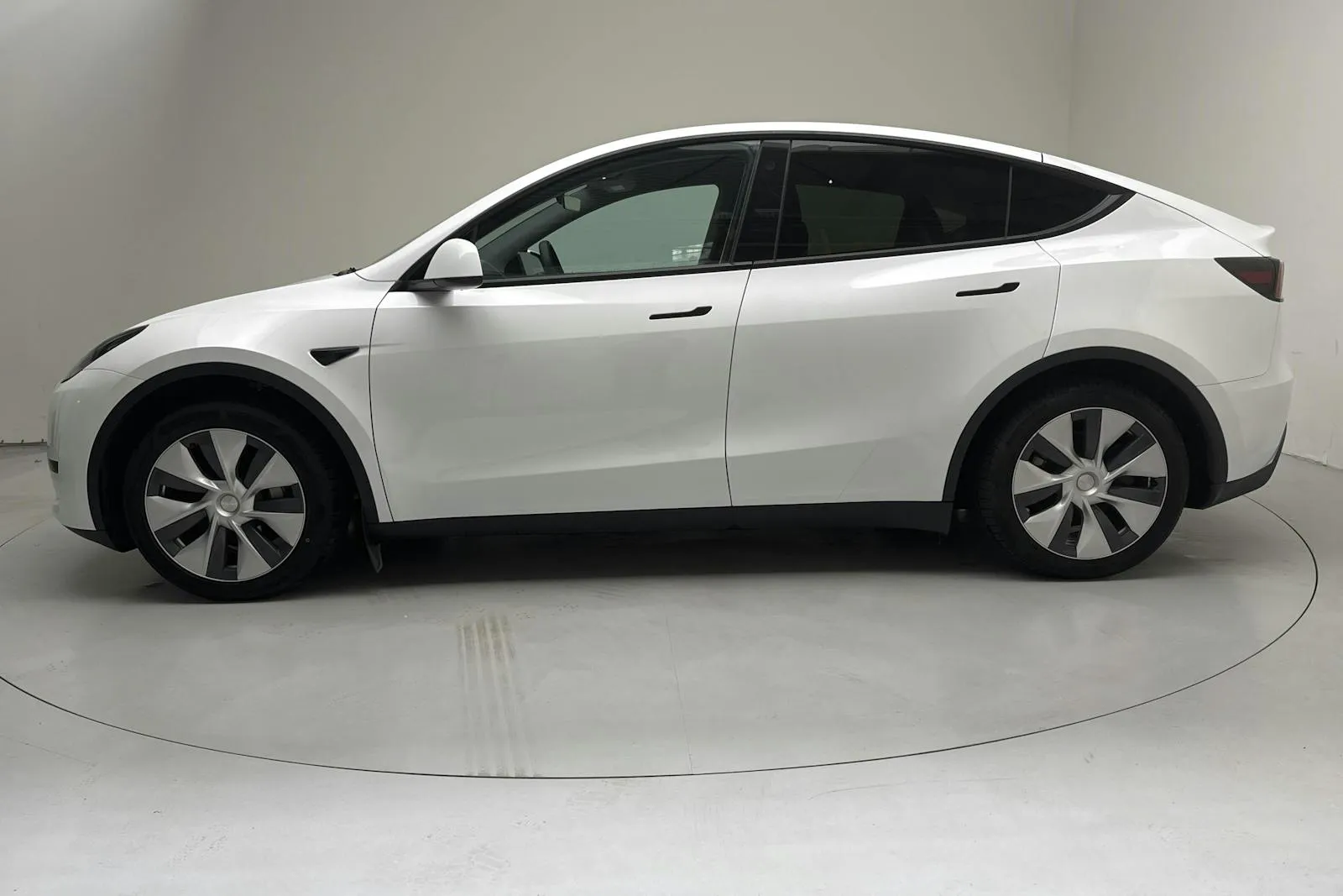 Tesla Model Y bild 2