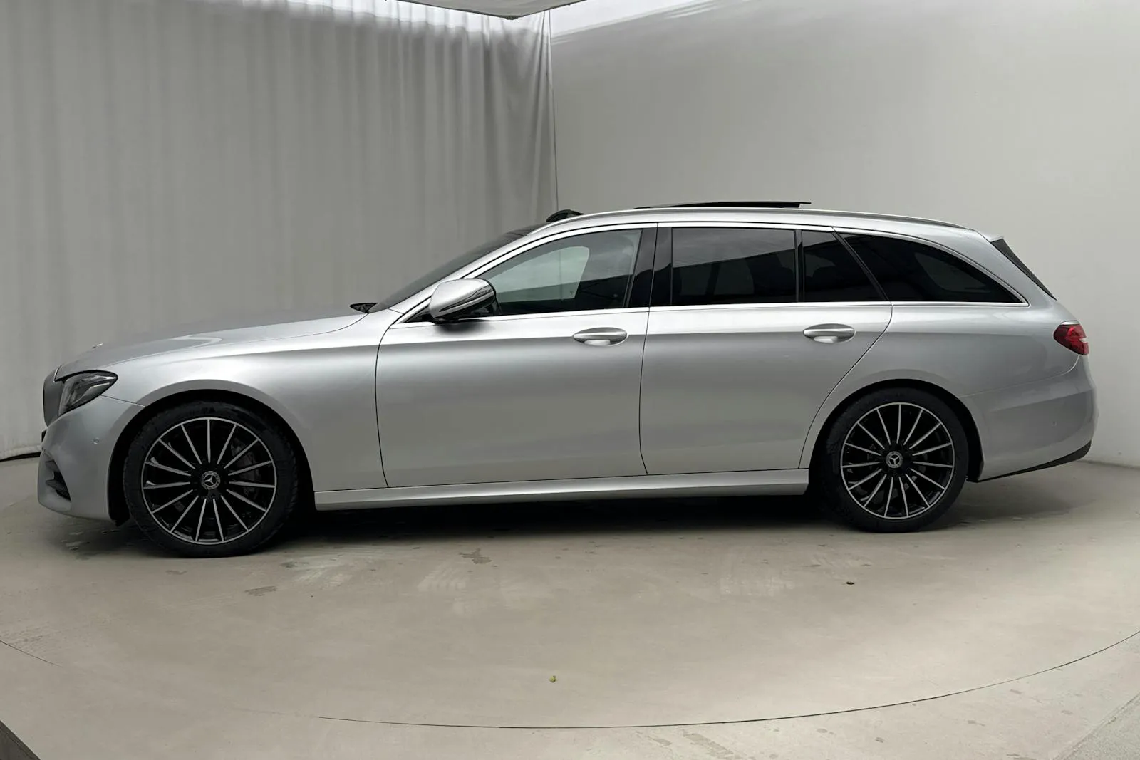 Mercedes E220 bild 2