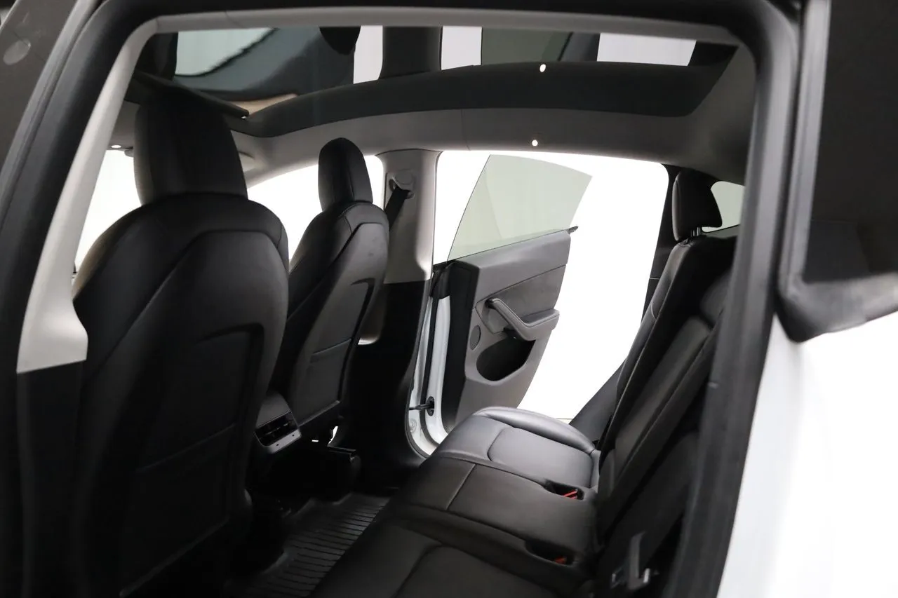Tesla Model Y bild 17