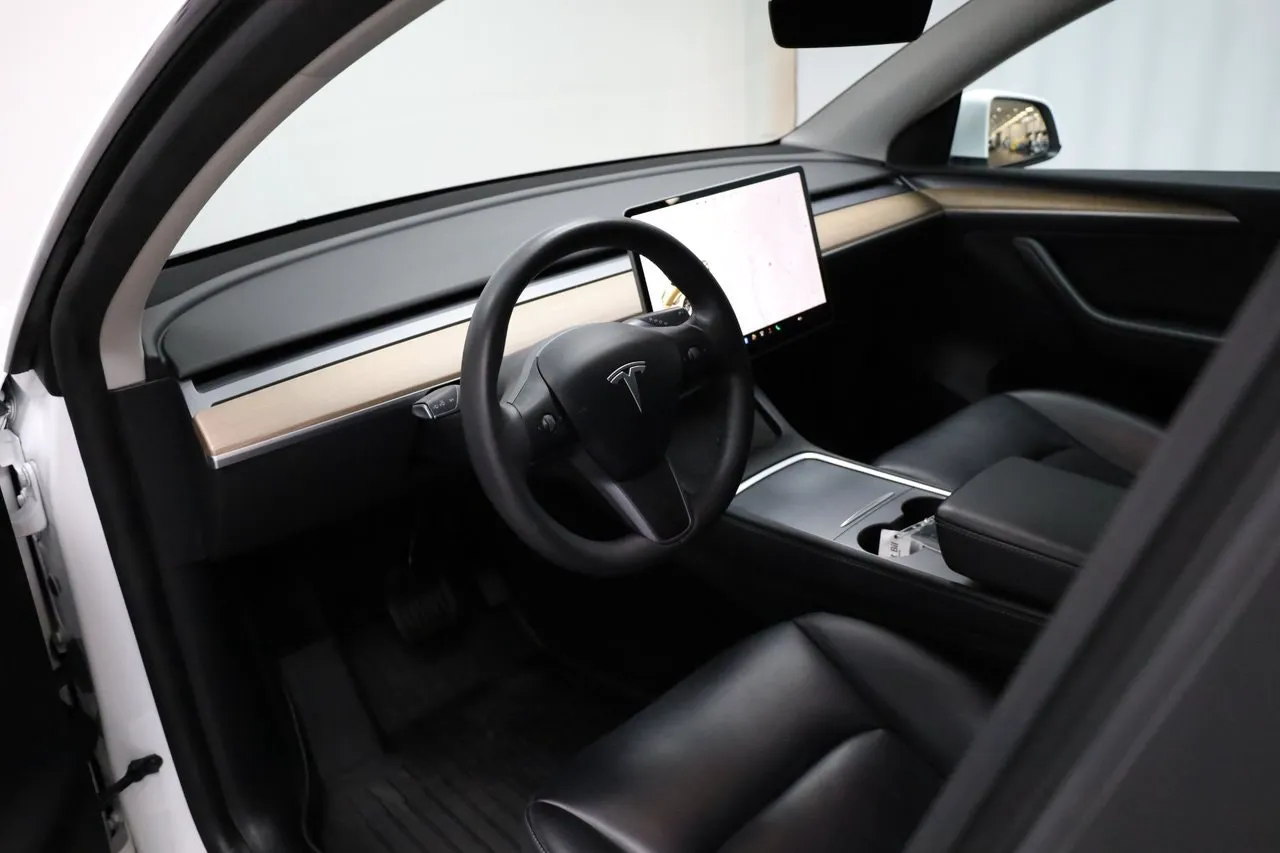 Tesla Model Y bild 7