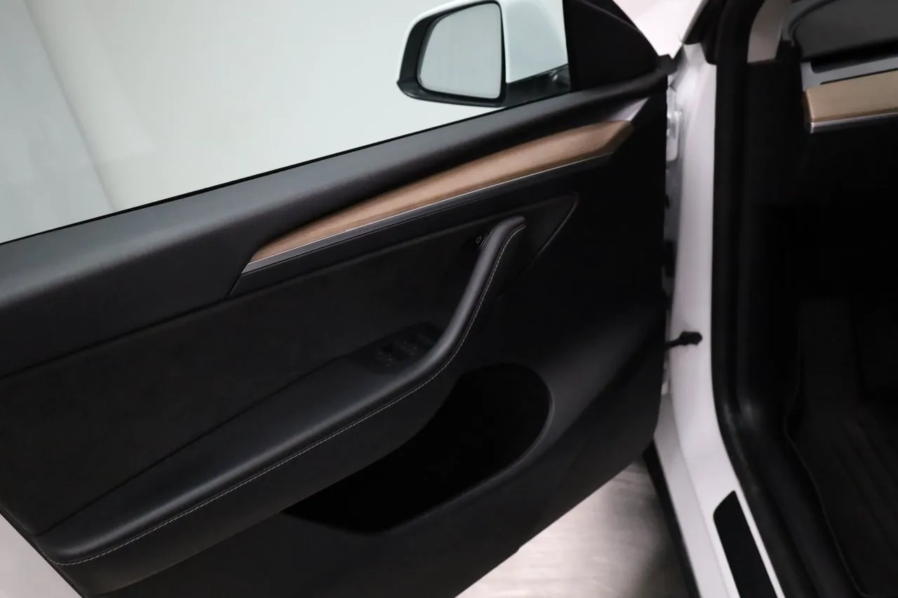 Tesla Model Y bild 12
