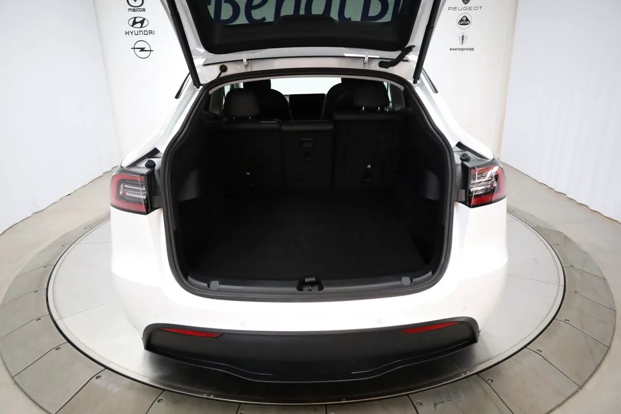Tesla Model Y bild 11