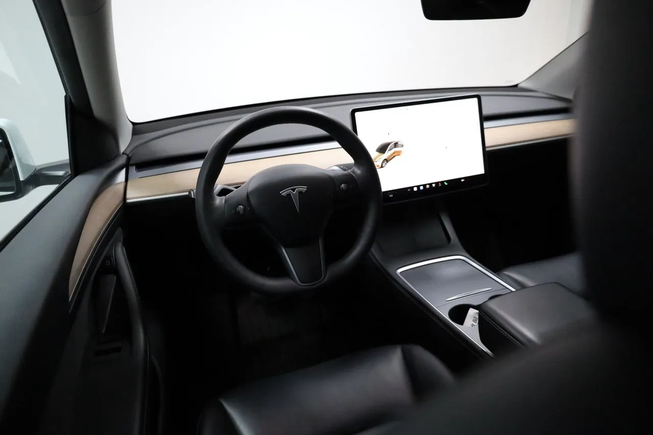 Tesla Model Y bild 4