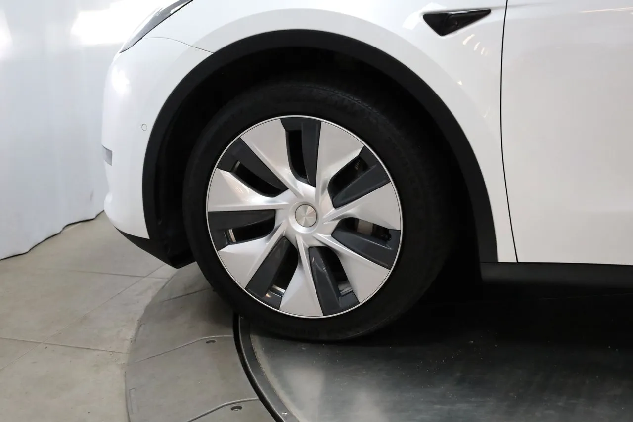 Tesla Model Y bild 24