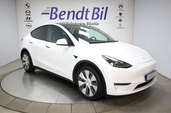 Tesla Model Y Long Range AWD Long Range / 9485 Mil. - 2021