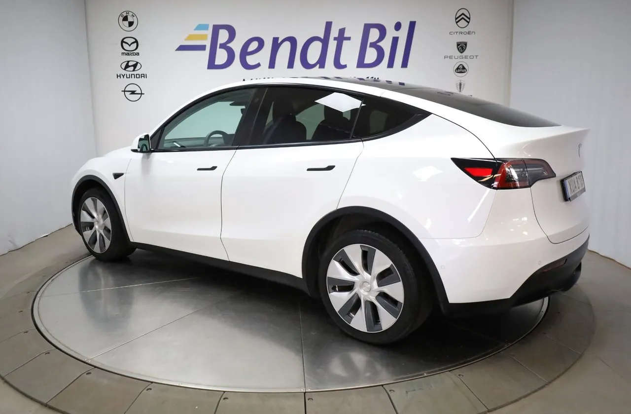 Tesla Model Y bild 8