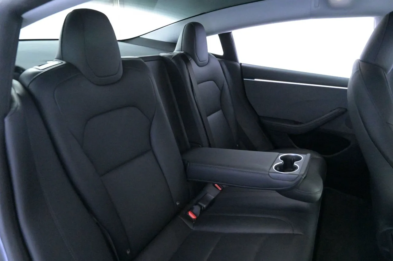 Tesla Model 3 bild 24