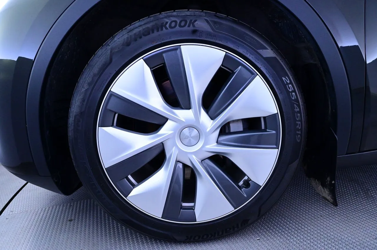 Tesla Model Y bild 27