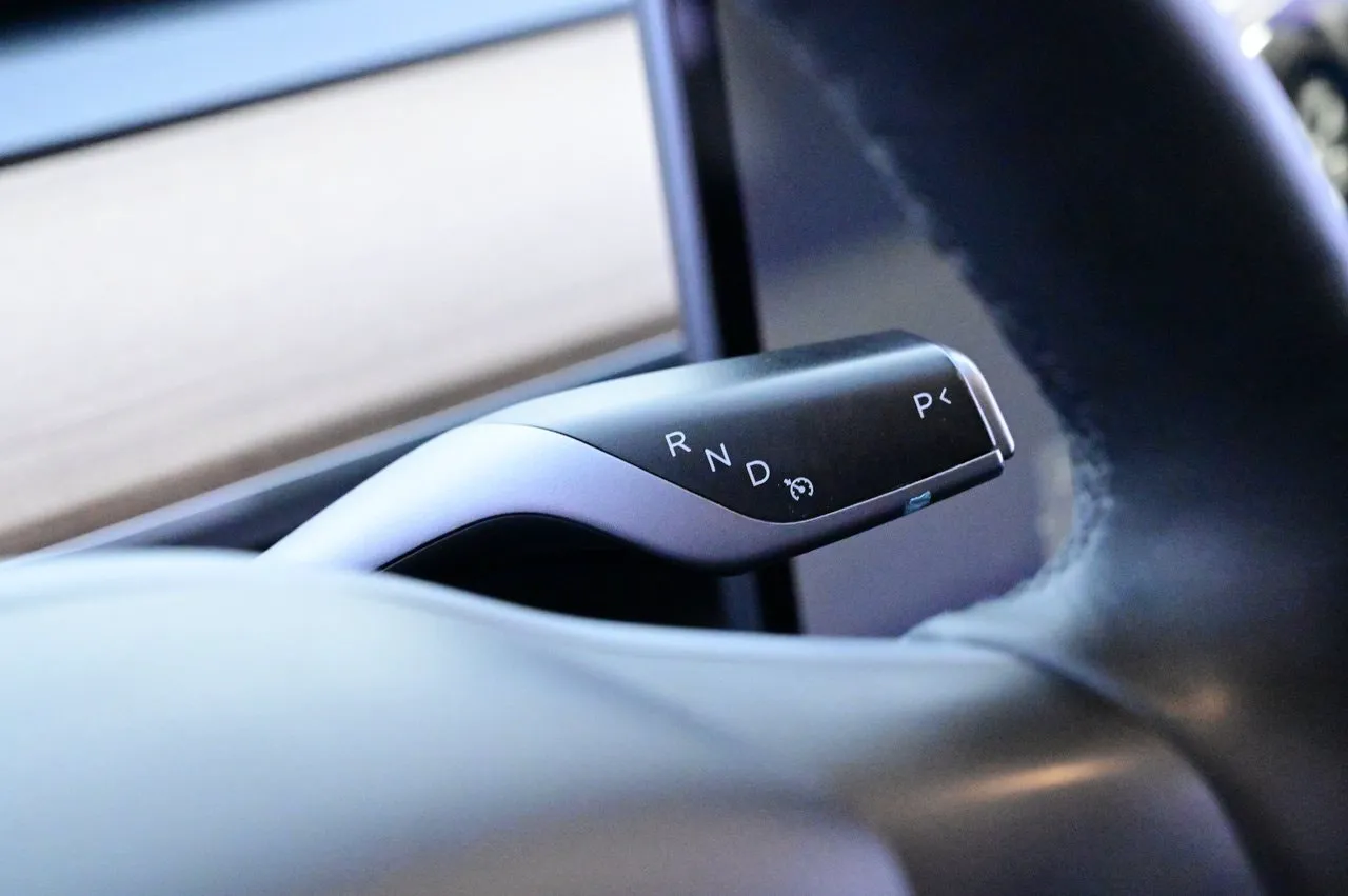 Tesla Model Y bild 8