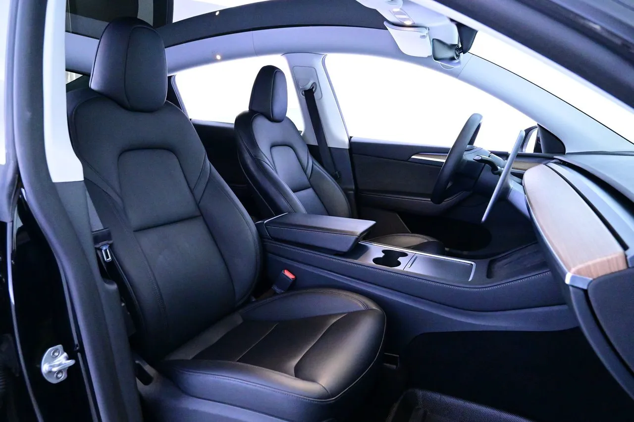 Tesla Model Y bild 12