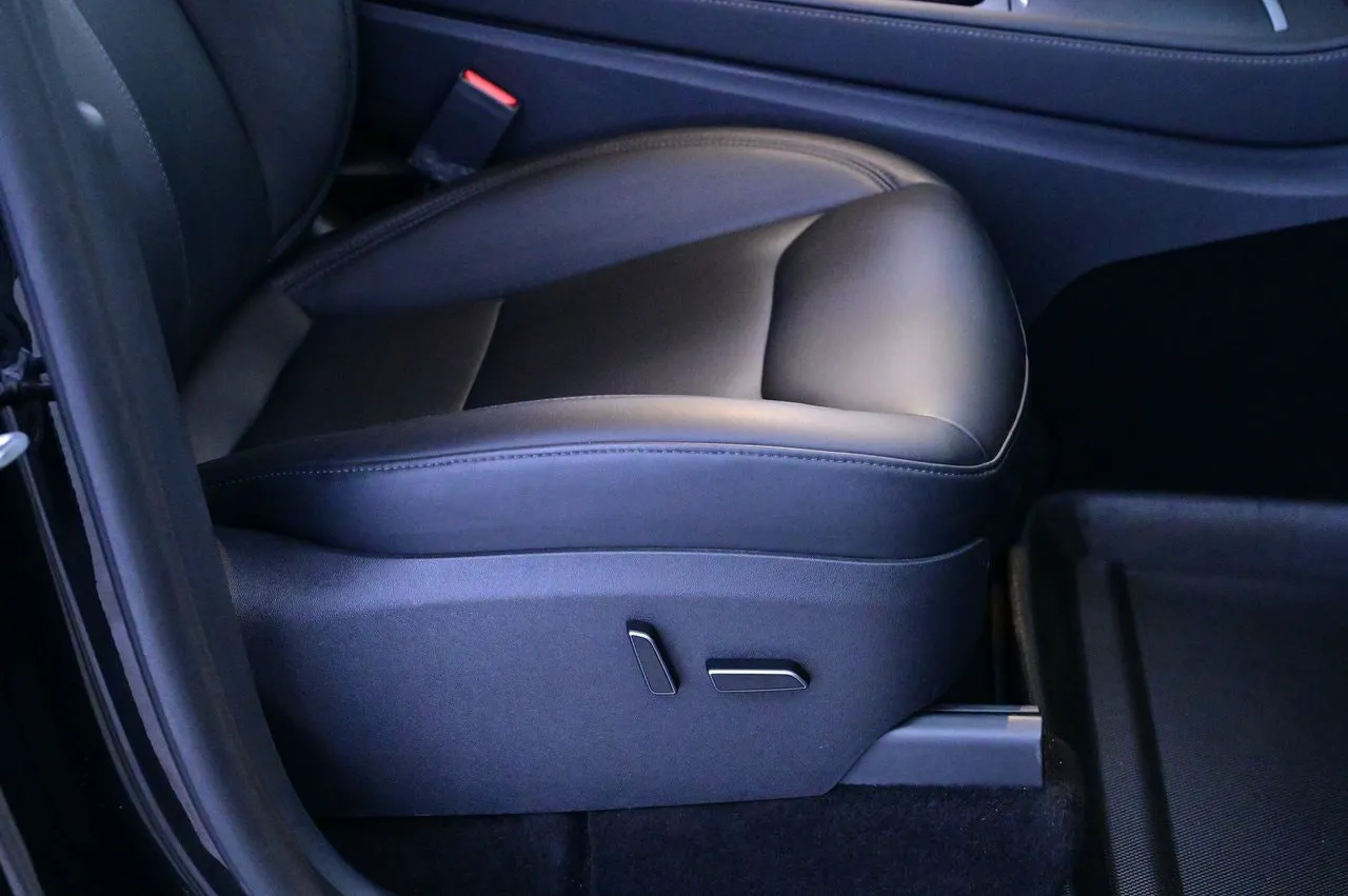 Tesla Model Y bild 13