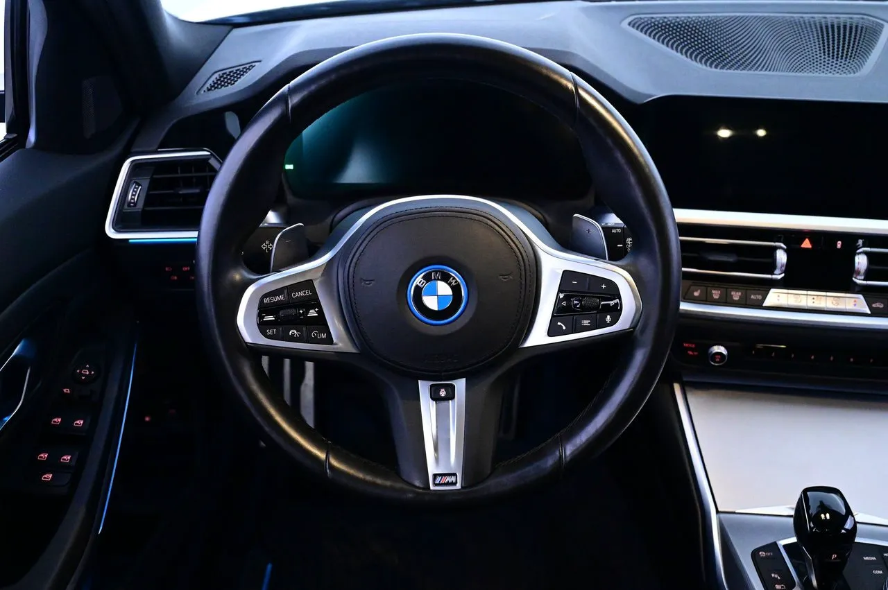 BMW 330 bild 7