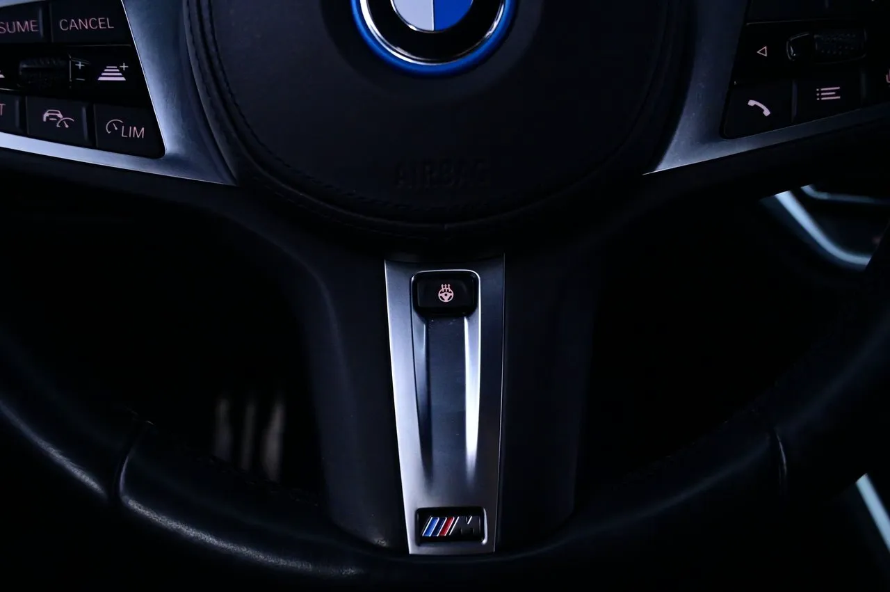 BMW 330 bild 8