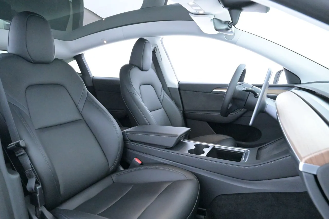 Tesla Model Y bild 12