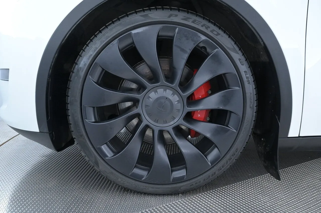 Tesla Model Y bild 27