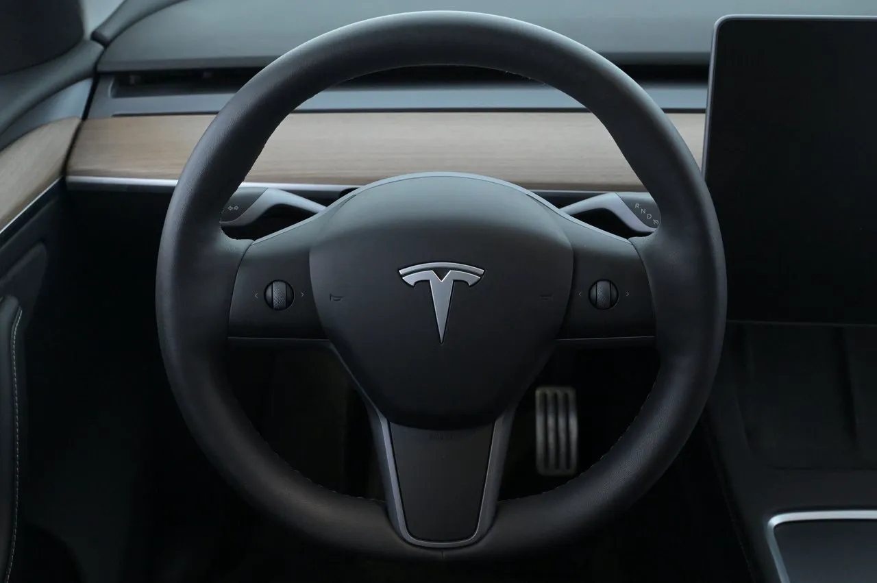 Tesla Model Y bild 7