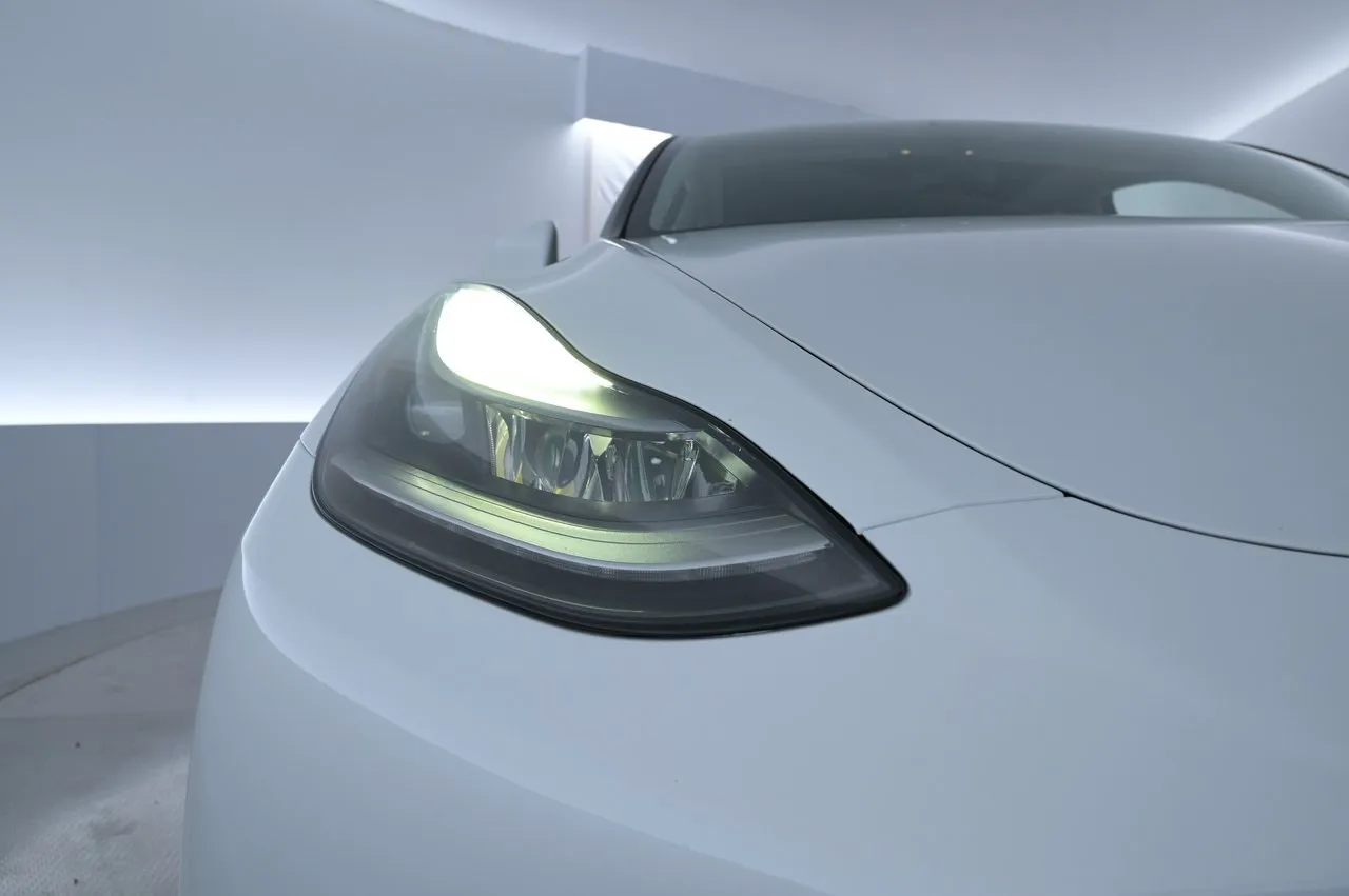 Tesla Model Y bild 26