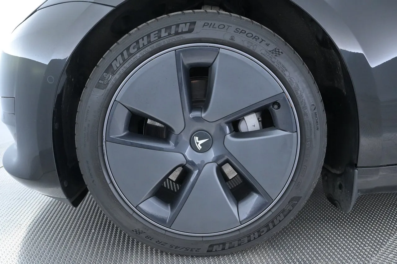 Tesla Model 3 bild 26