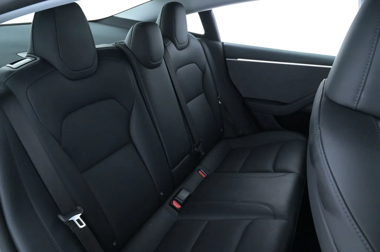 Tesla Model 3 bild 24