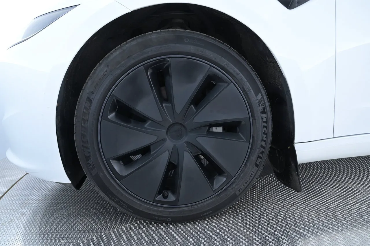 Tesla Model 3 bild 27