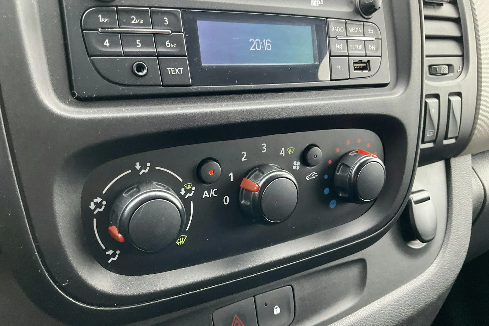 Renault Trafic bild 11