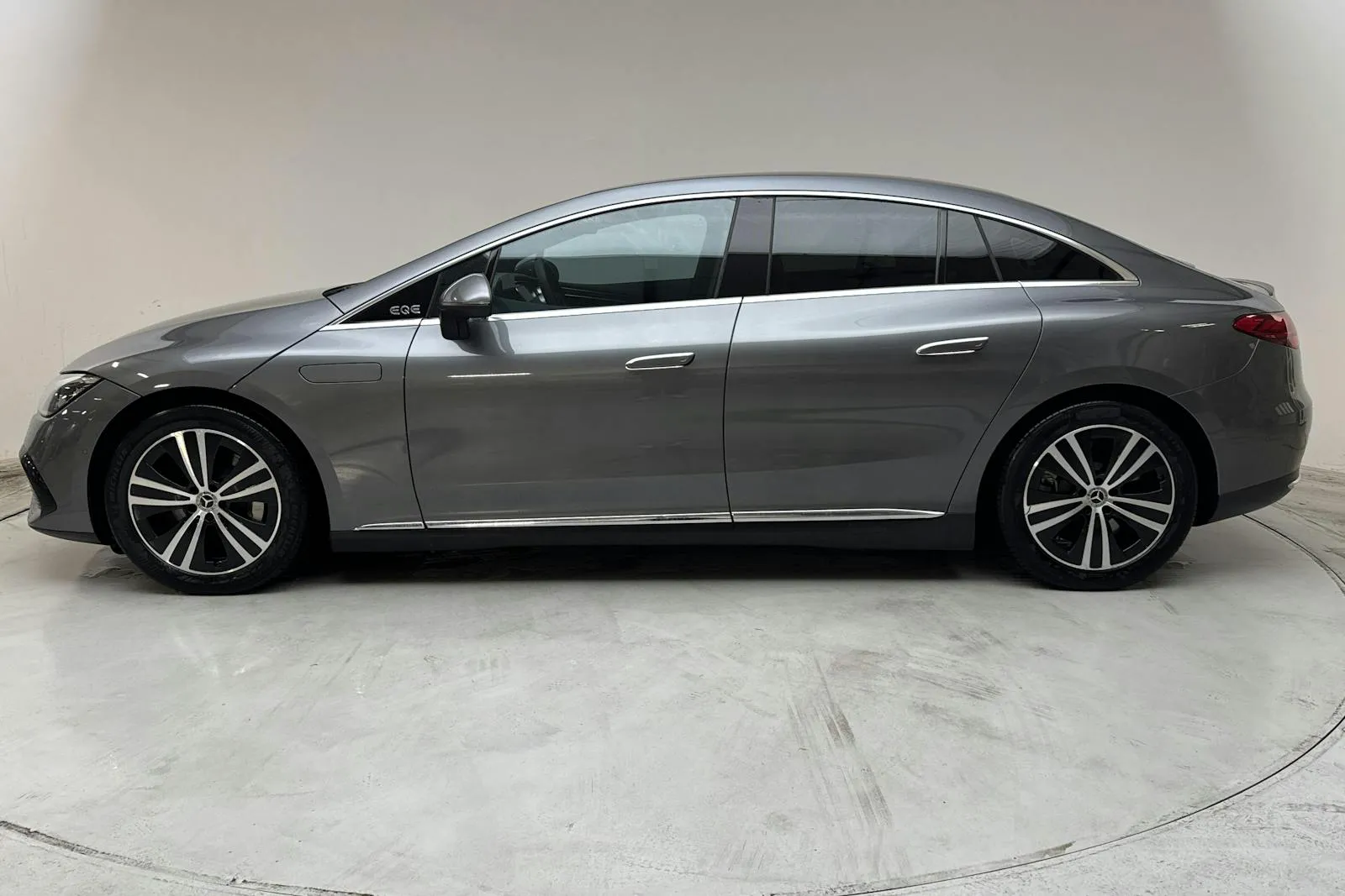 Mercedes EQE300 bild 2