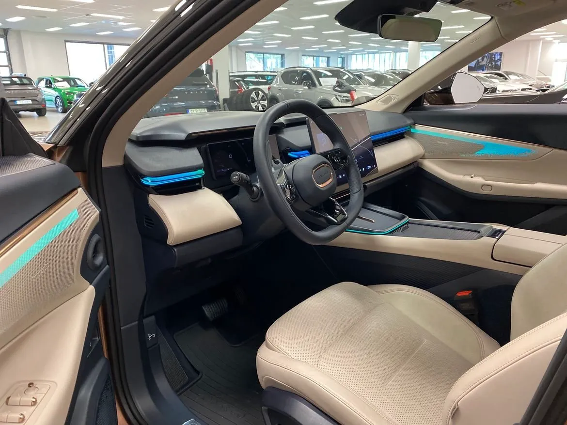 Lynk & Co 08 bild 9