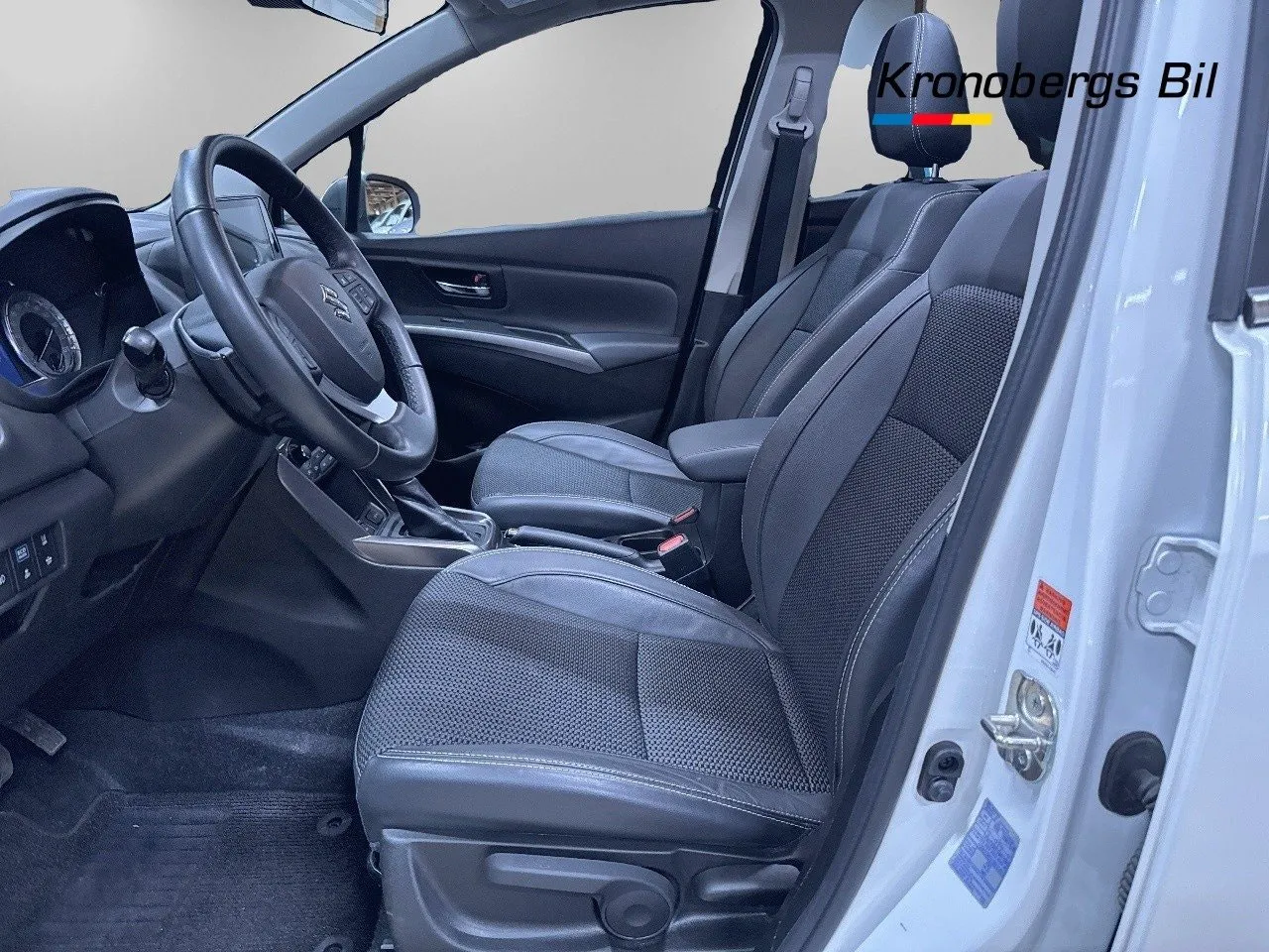 Vehicle image 7