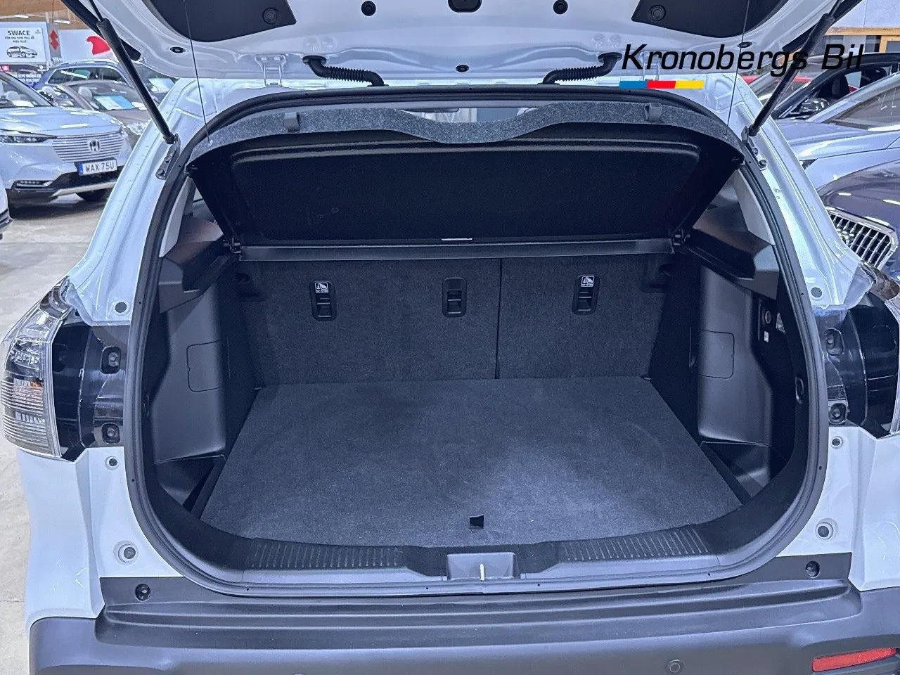 Vehicle image 13