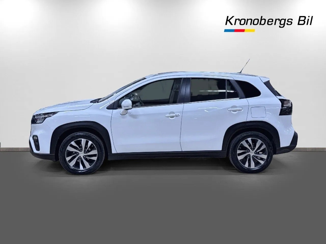 Vehicle image 3