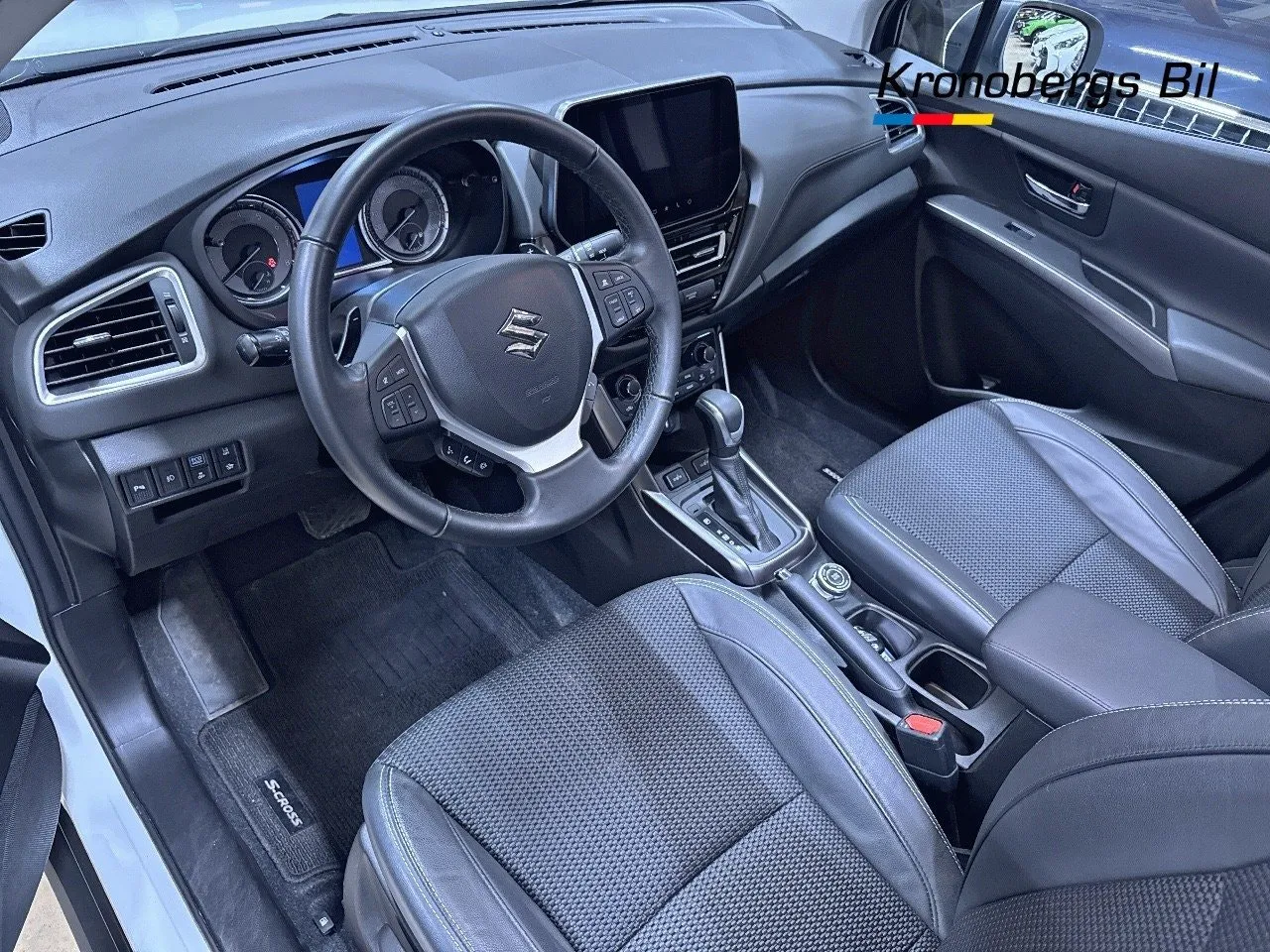 Vehicle image 14