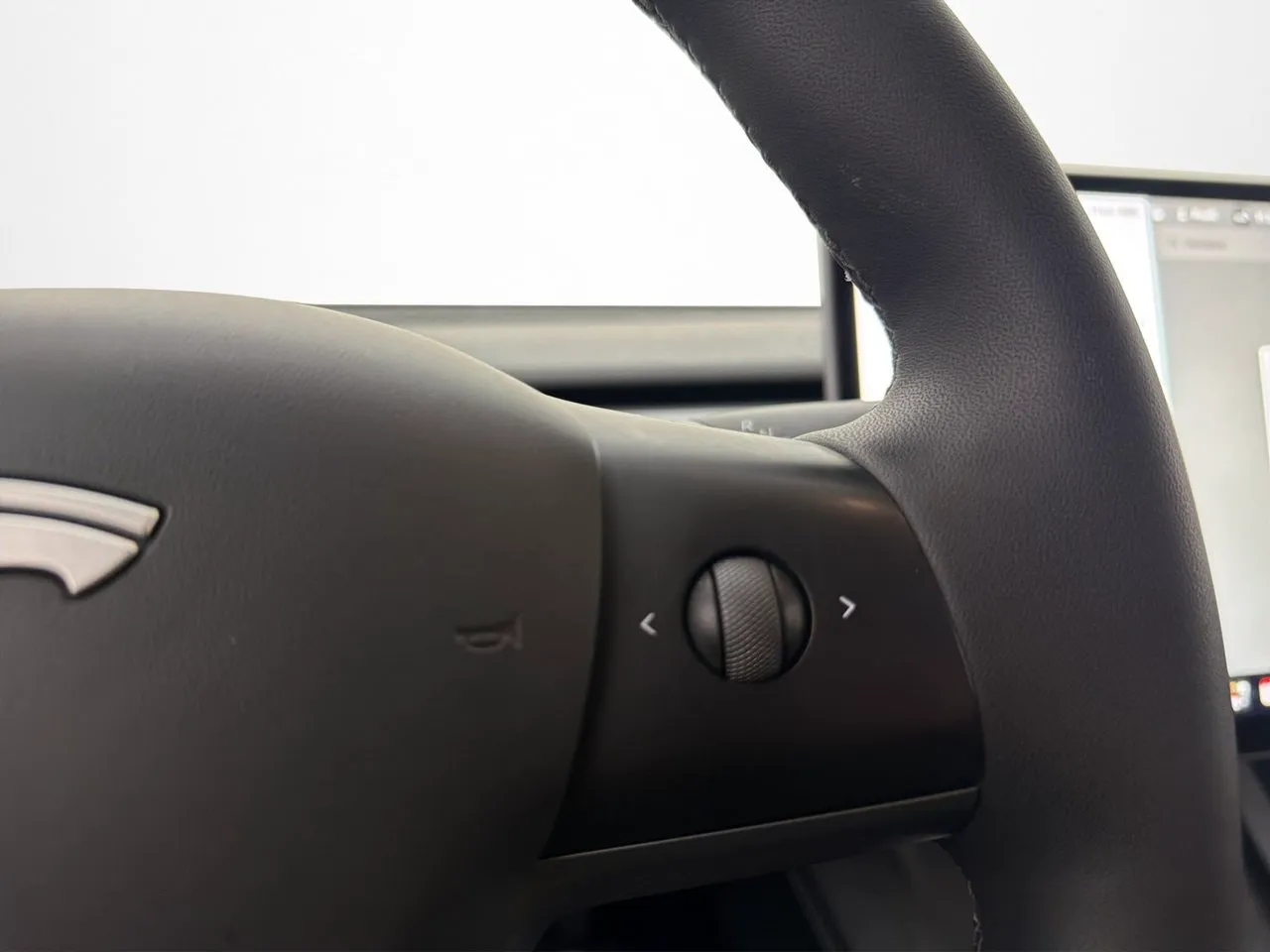 Tesla Model Y bild 26