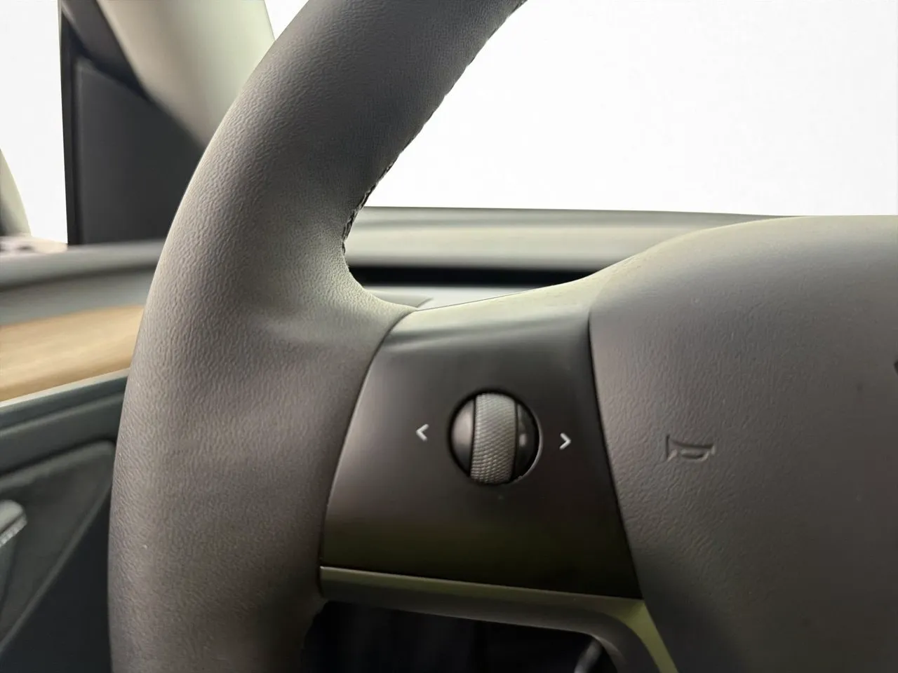 Tesla Model Y bild 24