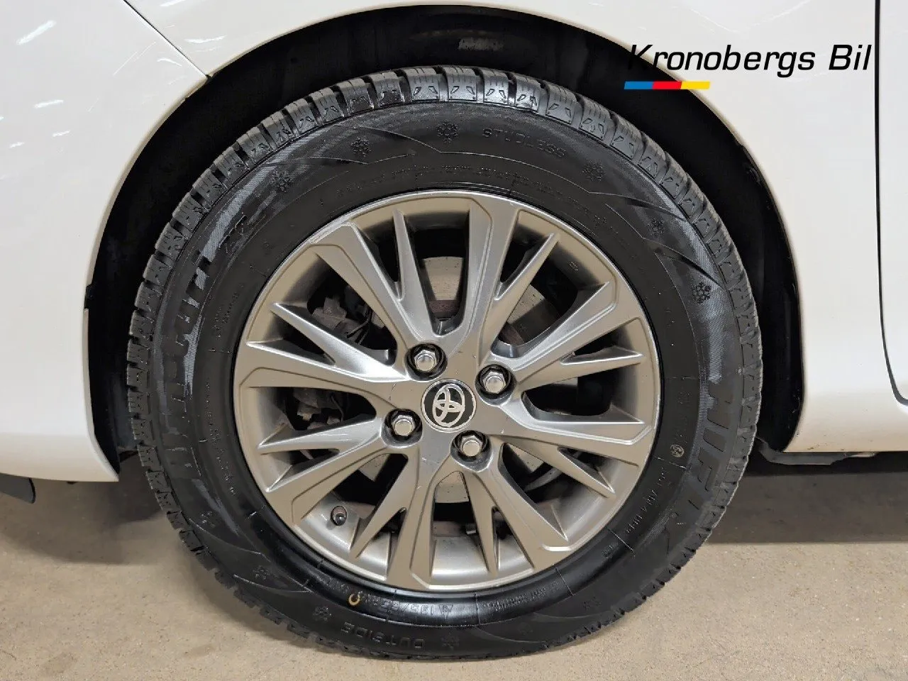 Vehicle image 14